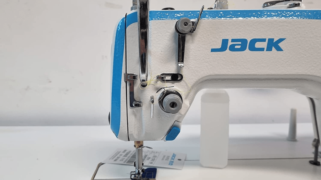 machine-a-coudre-industrielle-jack-a2-coupe-fil-automatique
